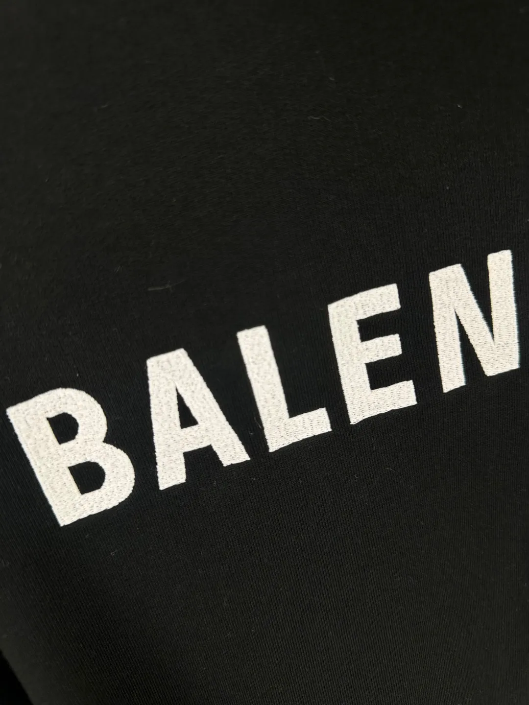BALENCI*GA . . . . . . 460g . Same Style -Color：Black White -SIZE：Xs S M L 8980#